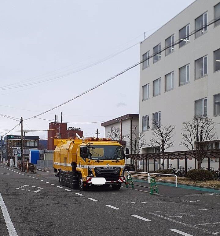 1775181013424 (008) 路面清掃車　松本.JPG